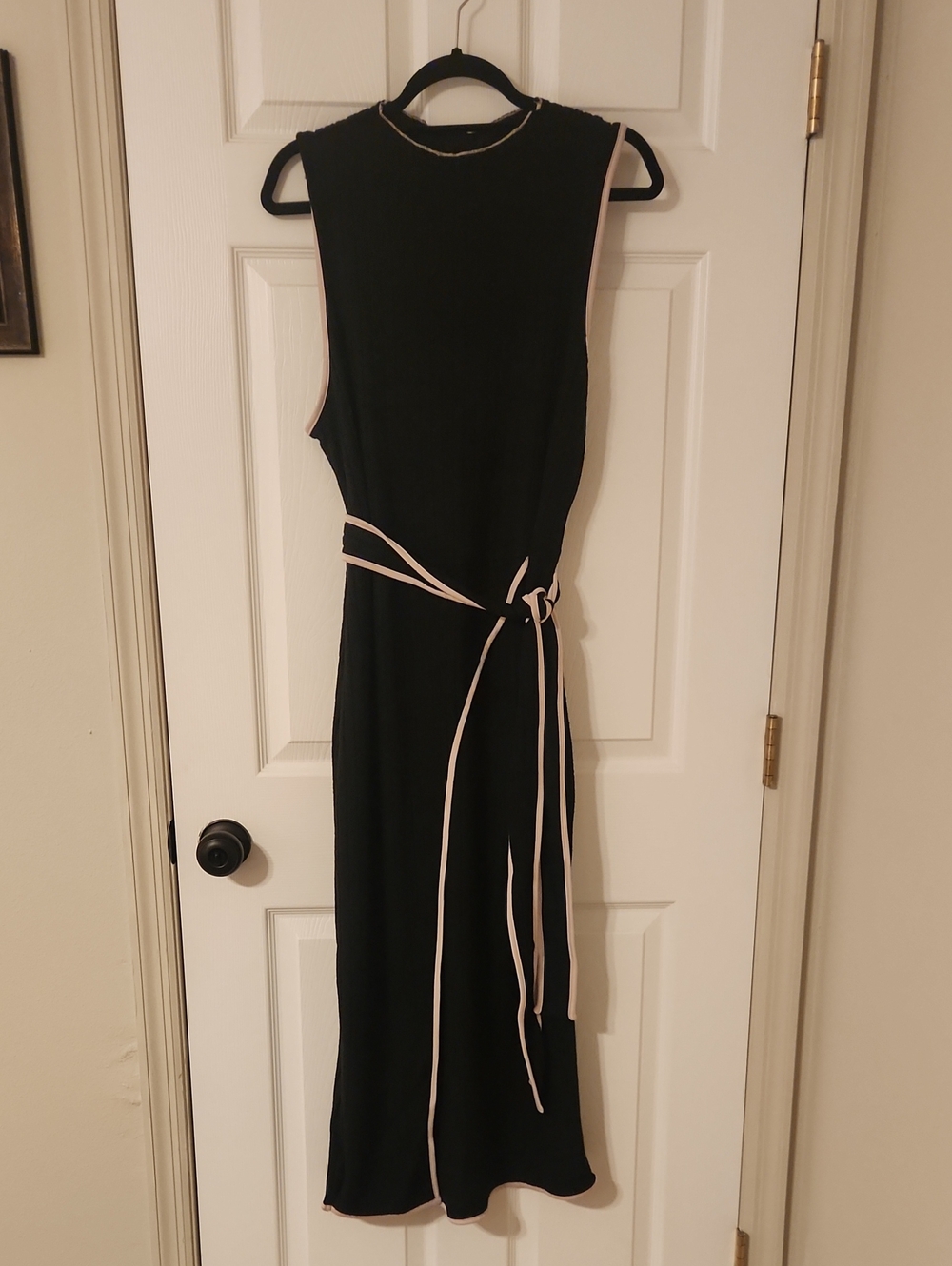 Sleeveless Black Midi Dress with Contrast Trim and Tie Waist